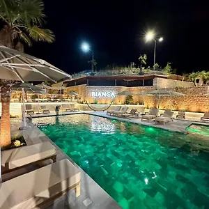 Hotel Bianca &, Priska e Madhe